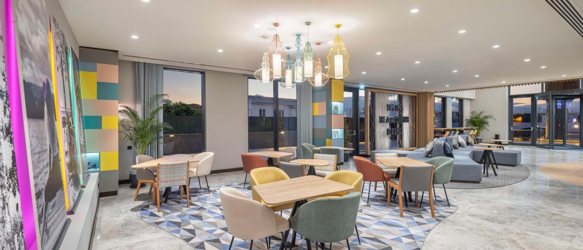 Otel Hampton By Hilton Airport 4*