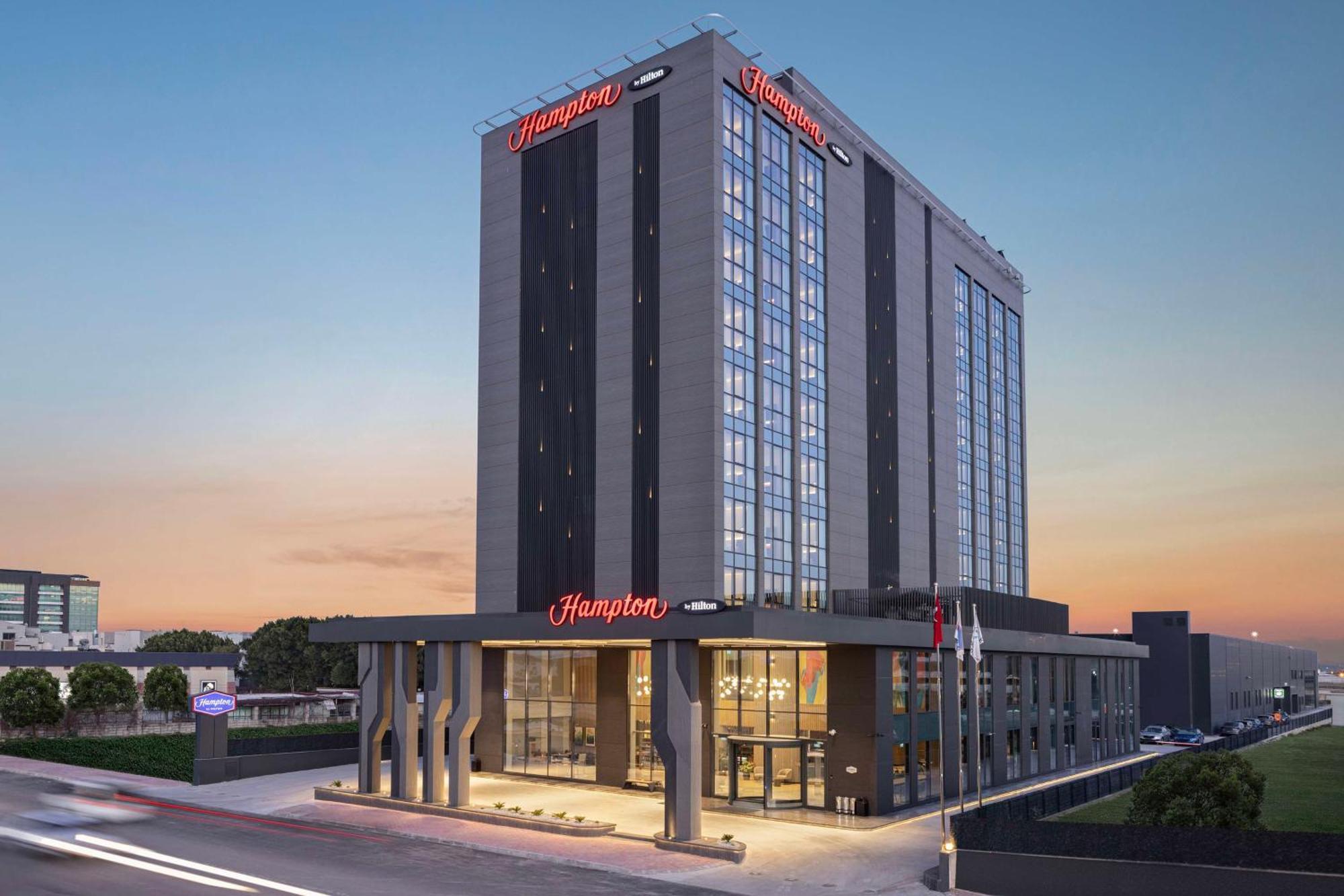 Otel Hampton By Hilton Airport 4*
