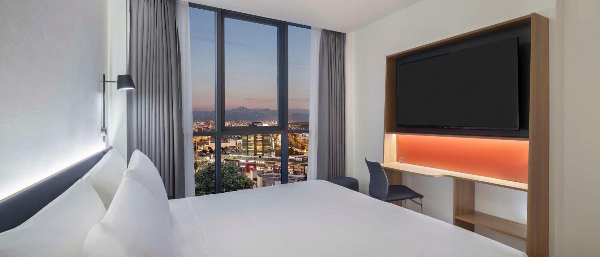 Hampton By Hilton Airport Otel