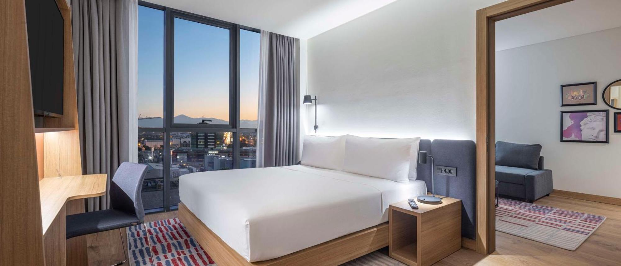 Otel Hampton By Hilton Airport 4*