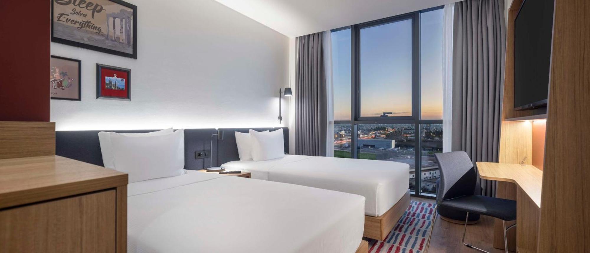 Otel Hampton By Hilton Airport