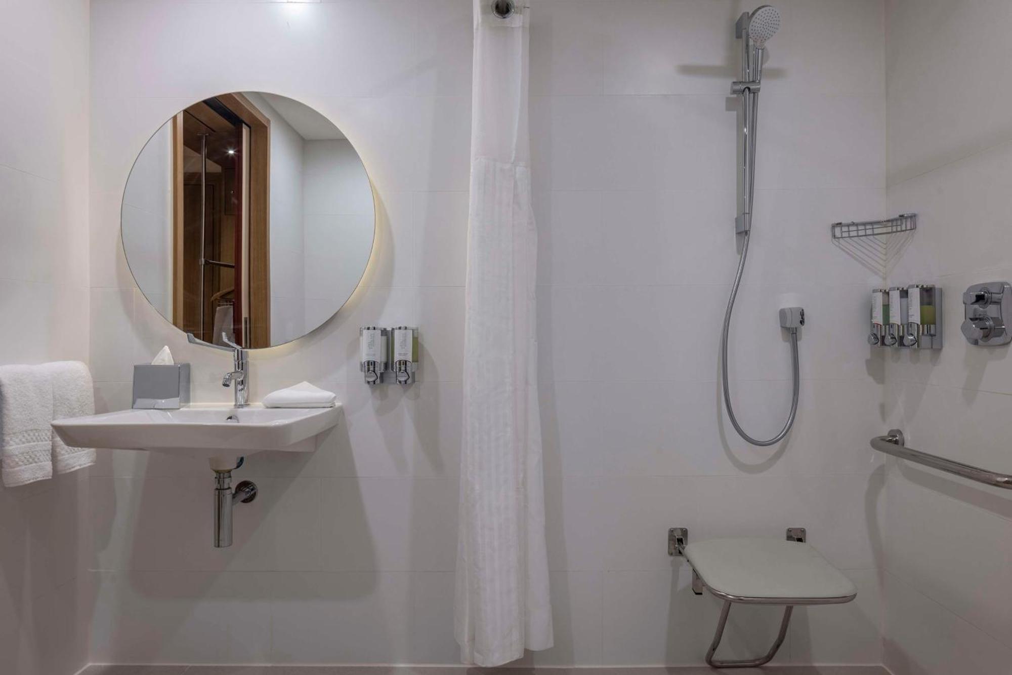 Hampton By Hilton Airport Otel 4*