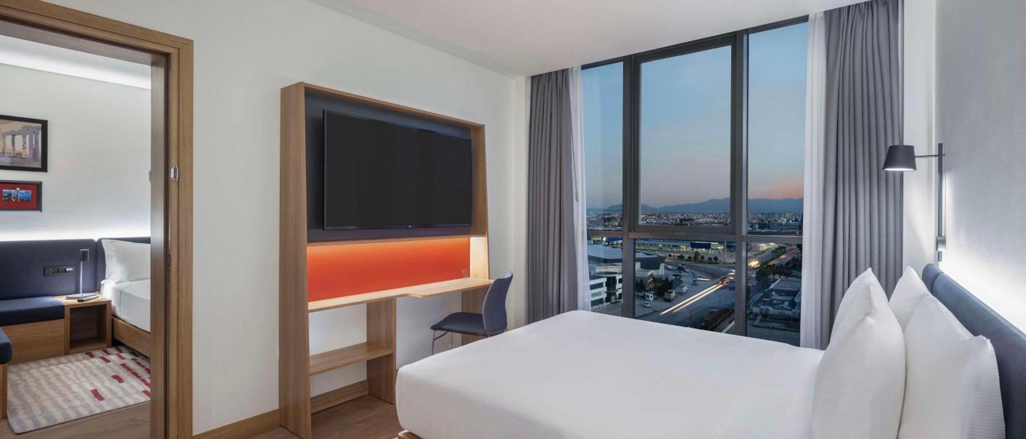Otel Hampton By Hilton Airport