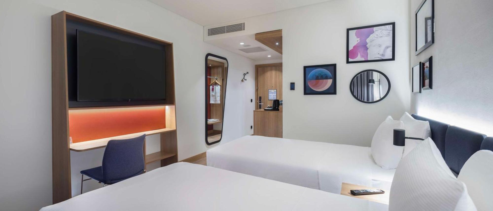 Otel Hampton By Hilton Airport 4*