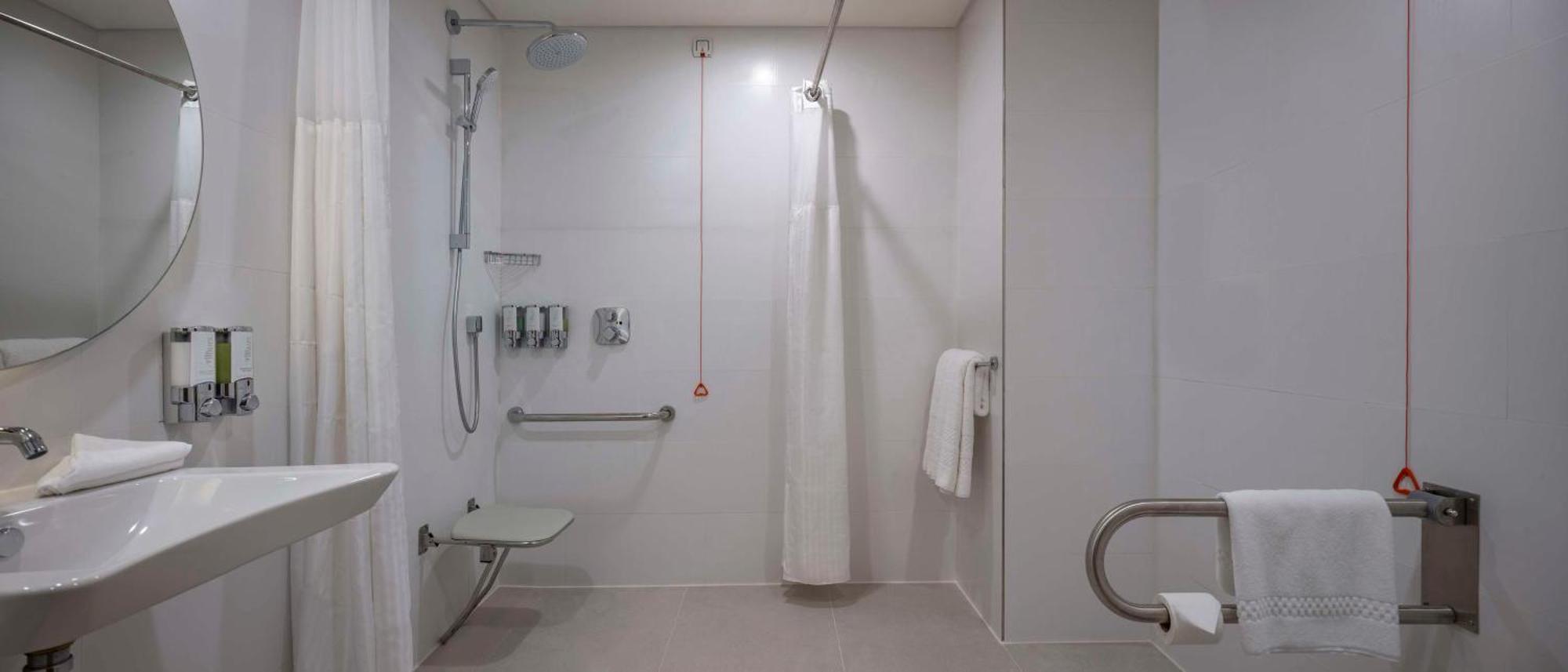 Hampton By Hilton Airport Otel 4*