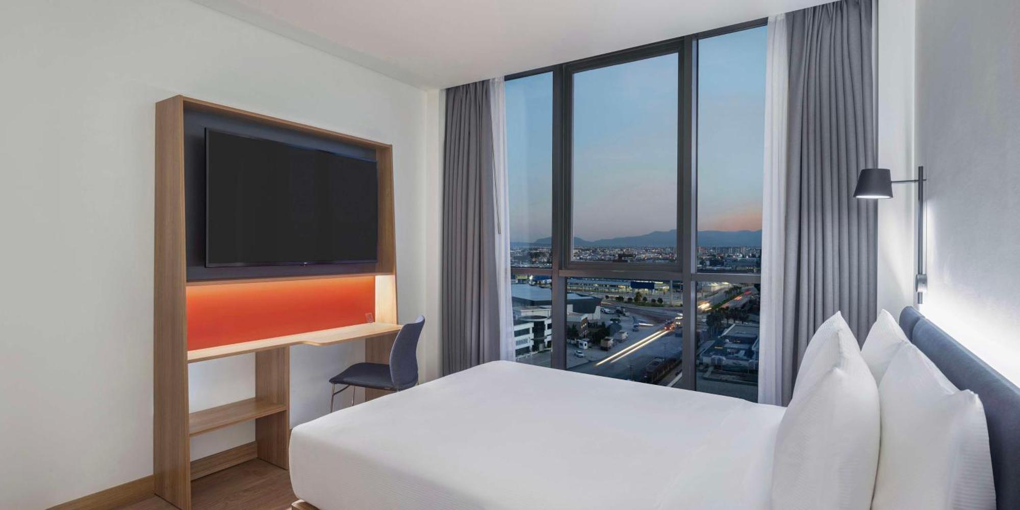 Otel Hampton By Hilton Airport