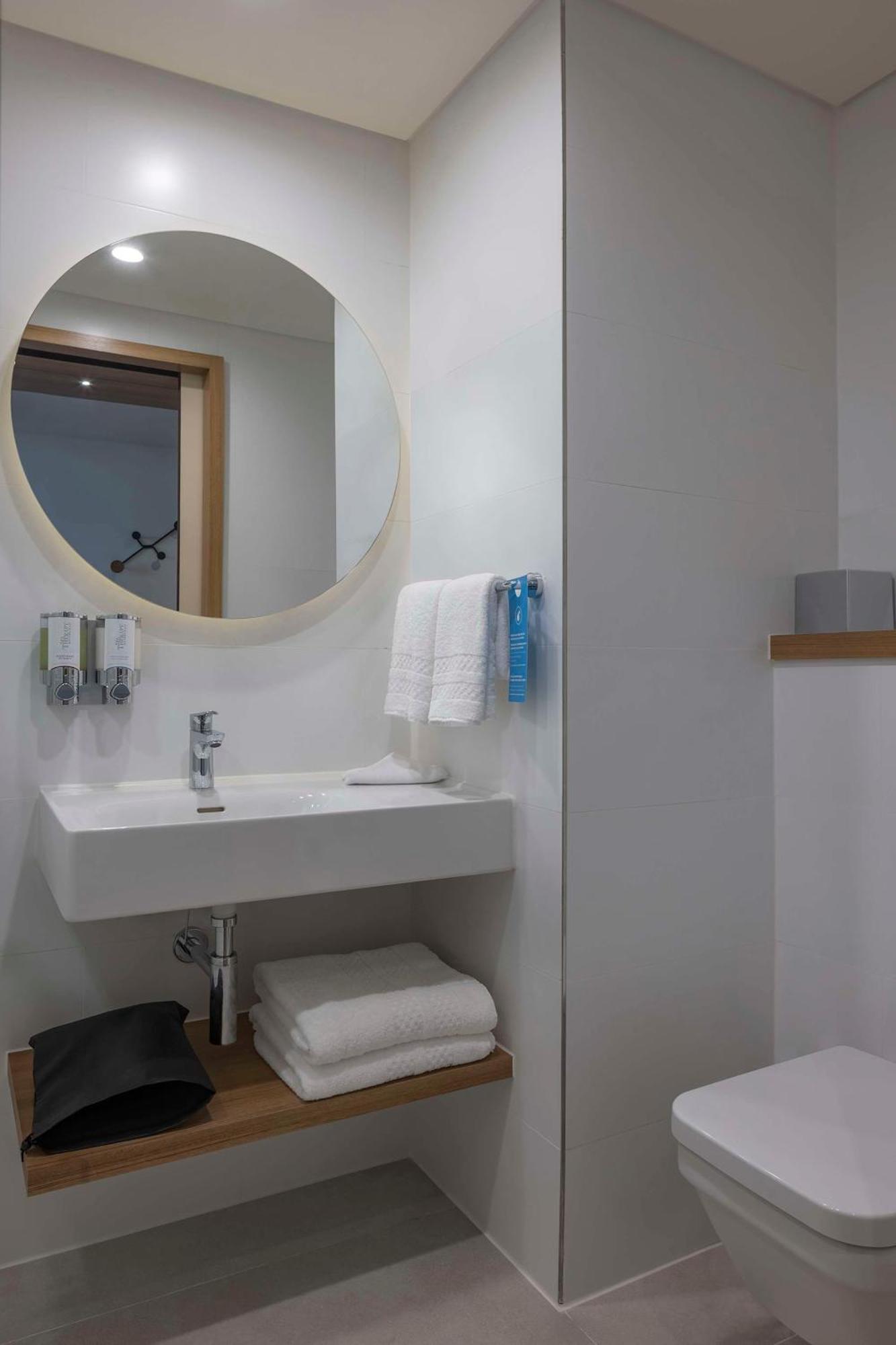 Otel Hampton By Hilton Airport