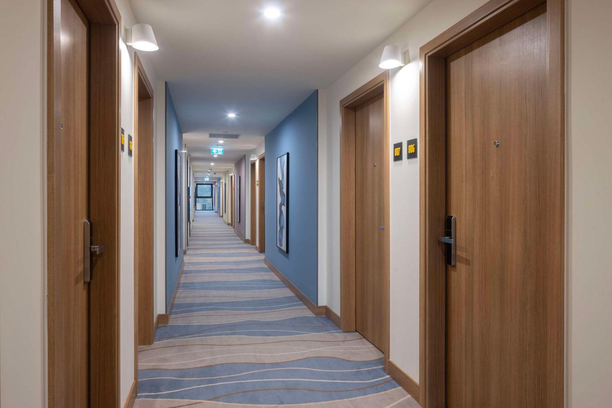 Hampton By Hilton Airport Otel